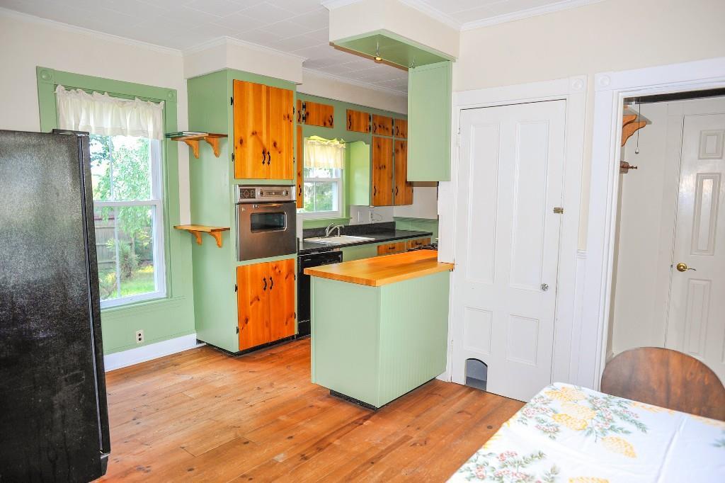 32 Victor Road Portland, ME 04103 - Photo 9 of 18 Eat-in Kitchen
