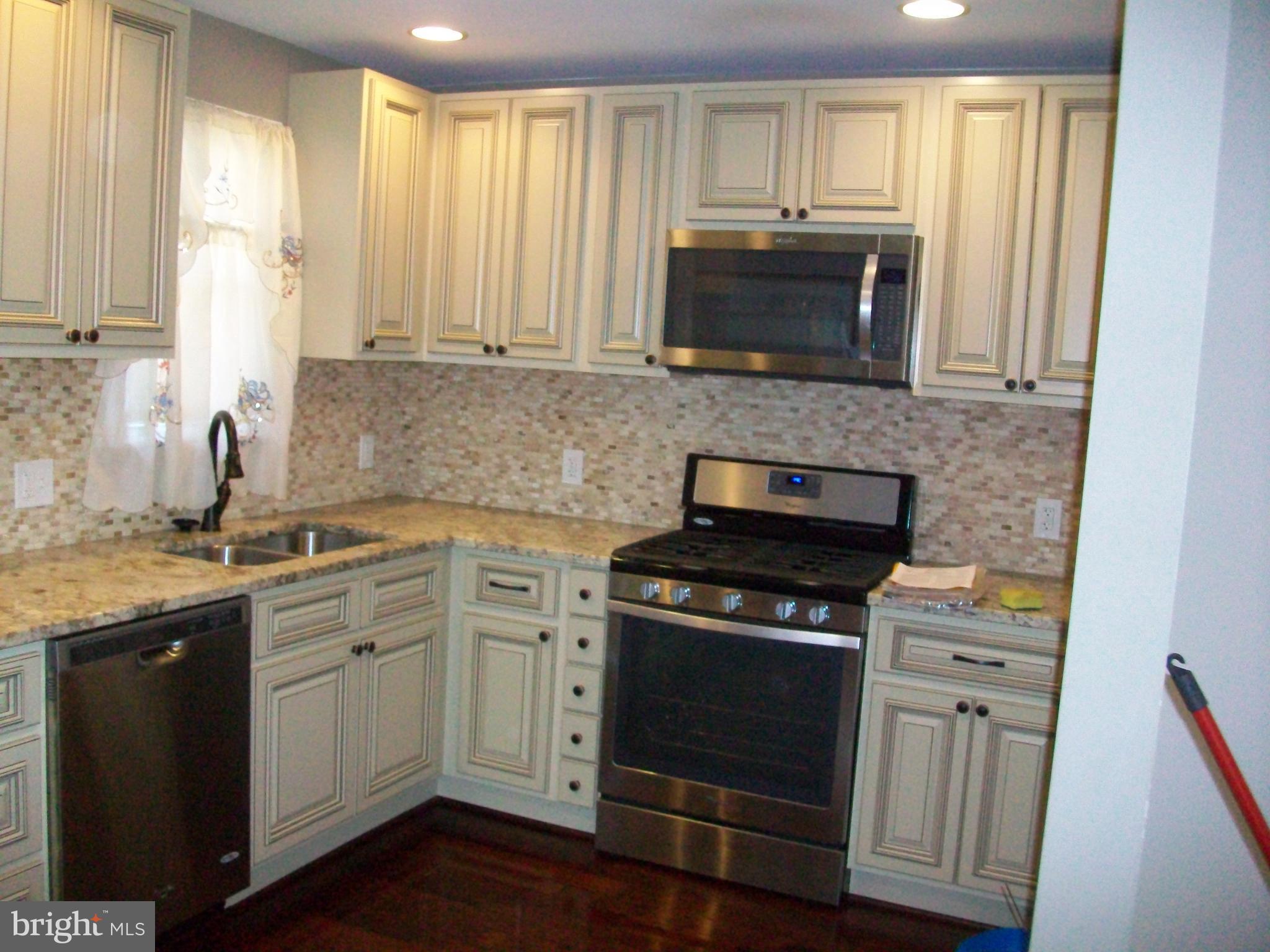 5671 Leiden Road Baltimore, MD 21206 - Photo 3 of 27 Gallery Image 3