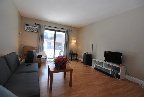 $1,925 | 9 Strawberry Bank Road, Unit 24, Nashua, NH 03062