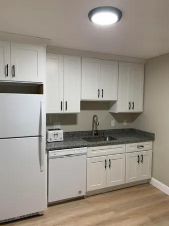 $1,925 | 9 Strawberry Bank Road, Unit 24, Nashua, NH 03062