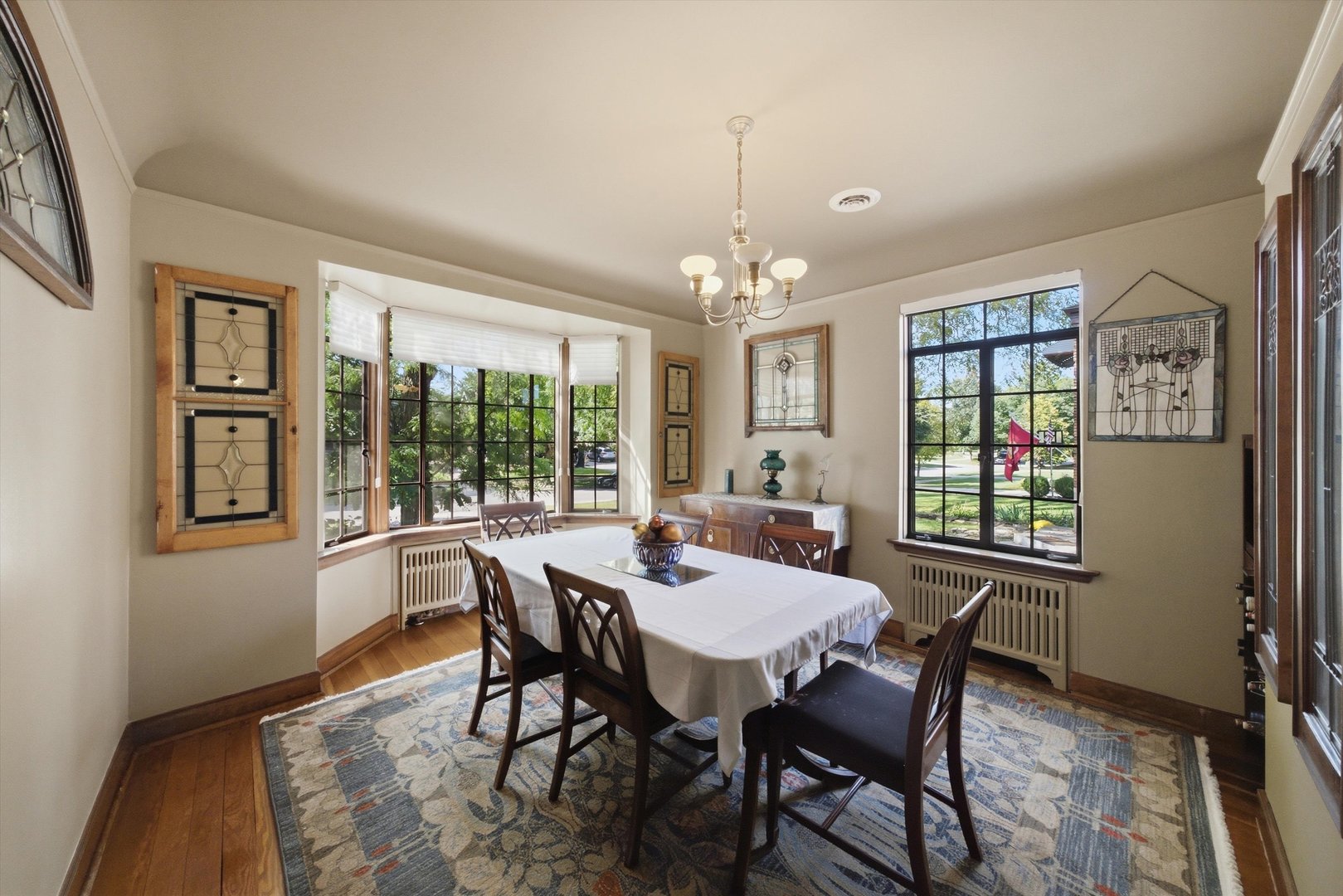 327 Selborne Road Riverside, IL 60546 - Photo 9 of 40 Gallery Image 9