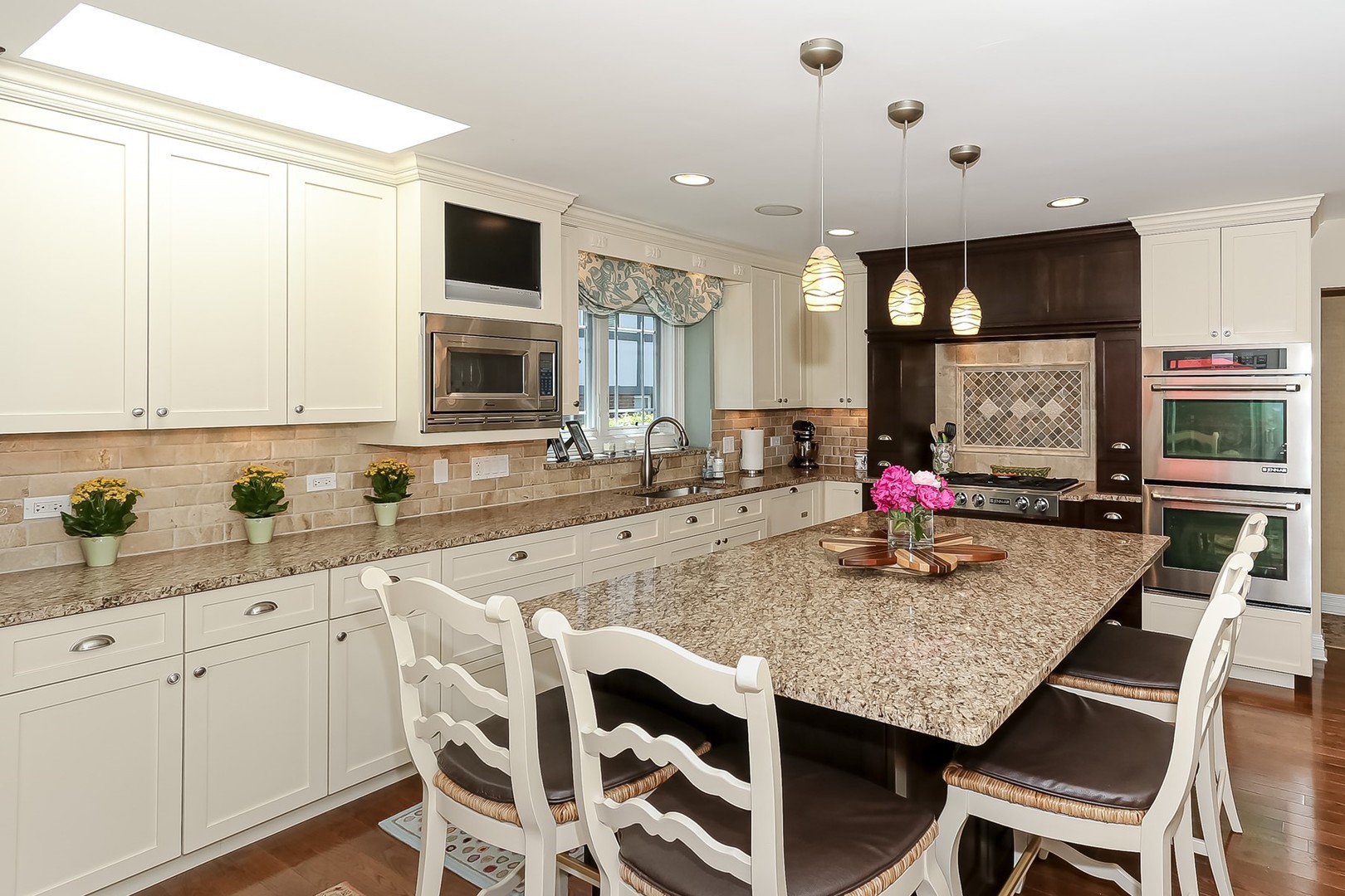 1117 Old Colony Road Lake Forest, IL 60045 - Photo 16 of 45 a kitchen with a table chairs sink and microwave