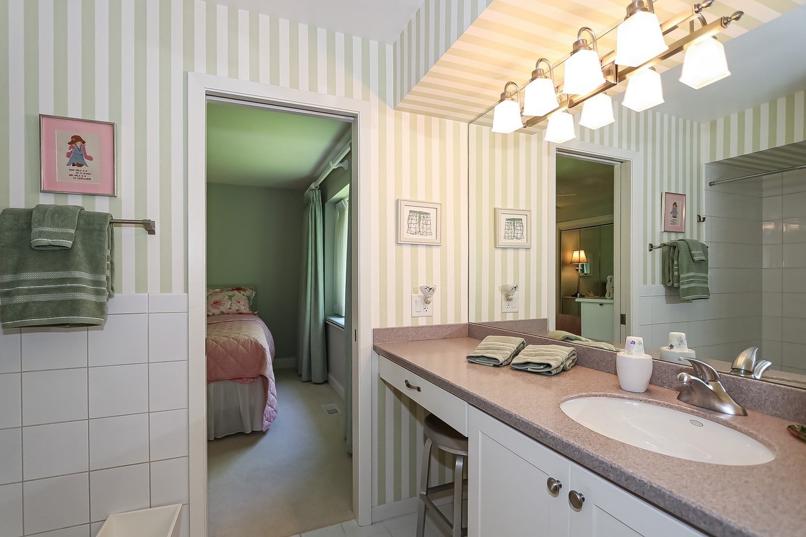 1117 Old Colony Road Lake Forest, IL 60045 - Photo 26 of 45 a en suite bathroom with a double vanity sink and a mirror