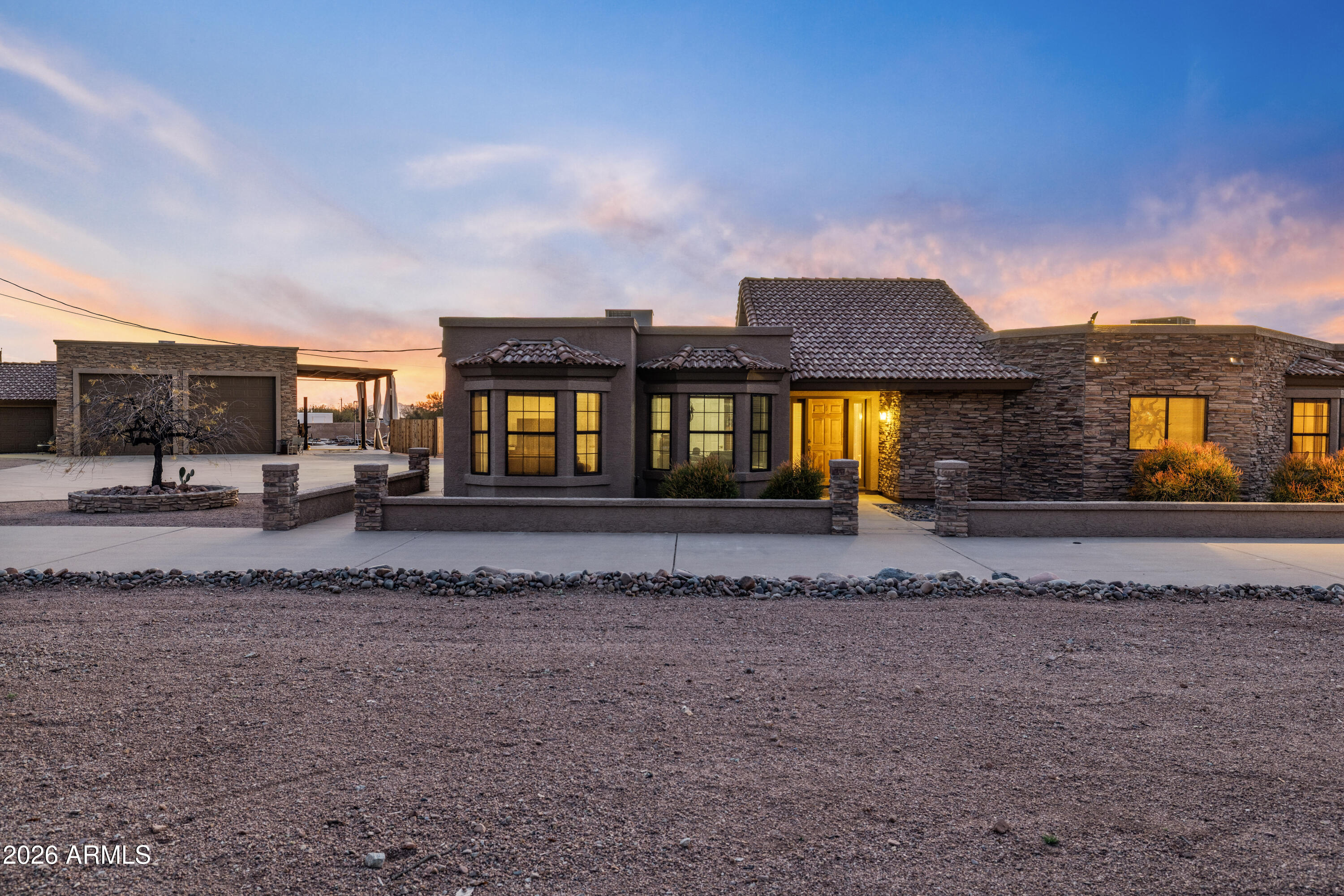2272 South Geronimo Road Apache Junction, AZ 85119 - Photo 3 of 29 0B4A1709