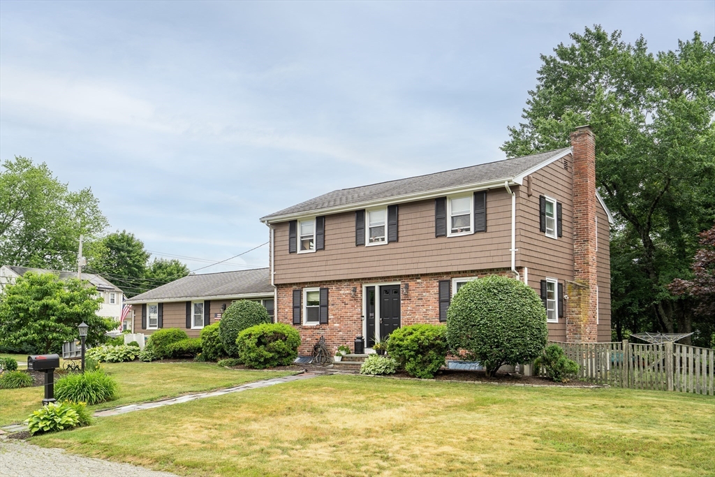 4 Roch Circle Brockton, MA 02301 - Photo 3 of 32