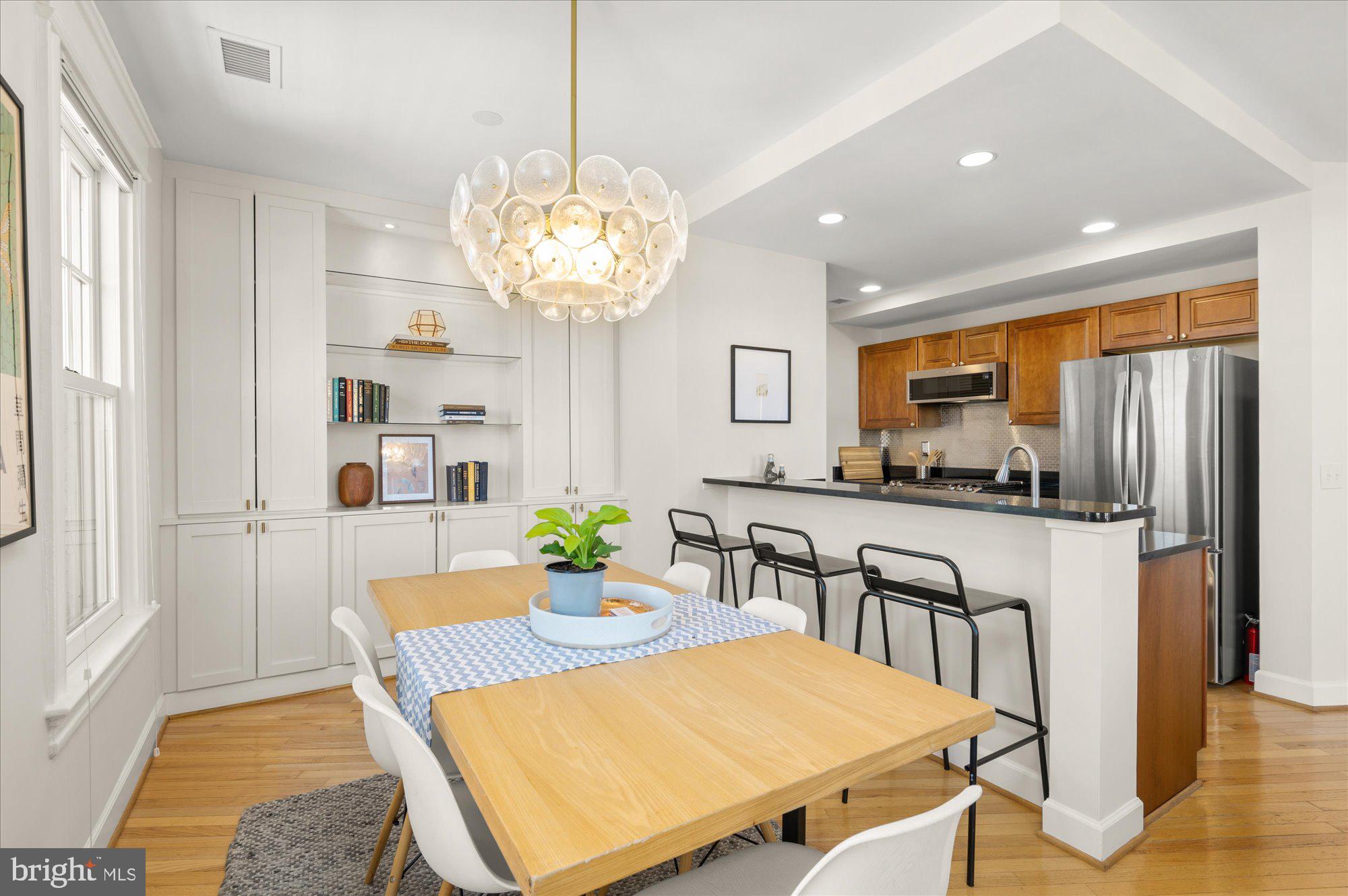 2902 Porter Street Northwest, Unit 51 Washington, DC 20008 - Photo 3 of 10 Dining Area