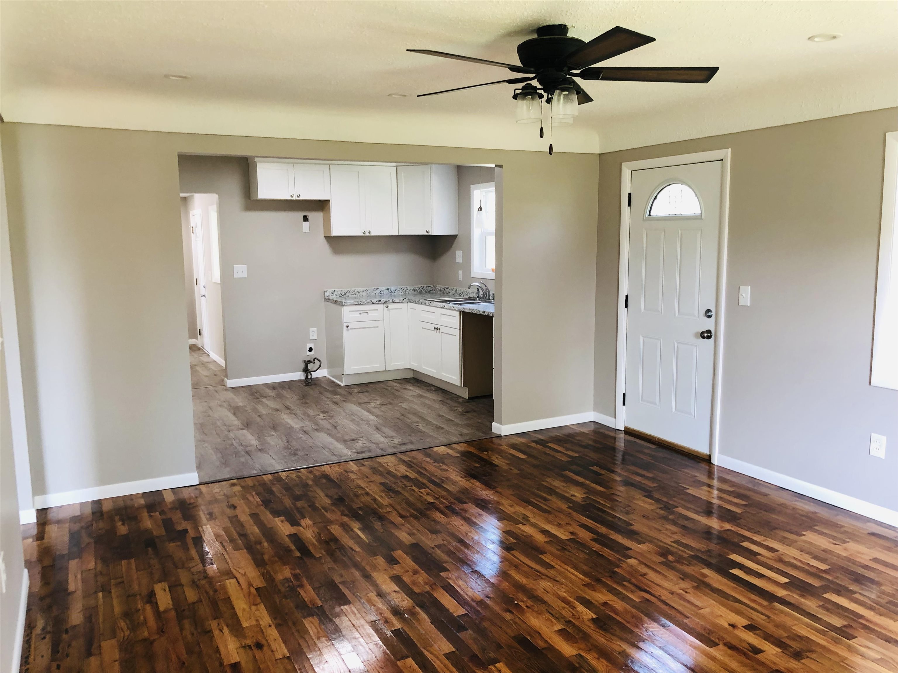 5503 West Carpenter Road Flint, MI 48504 - Photo 12 of 17 50122845-11.JPG