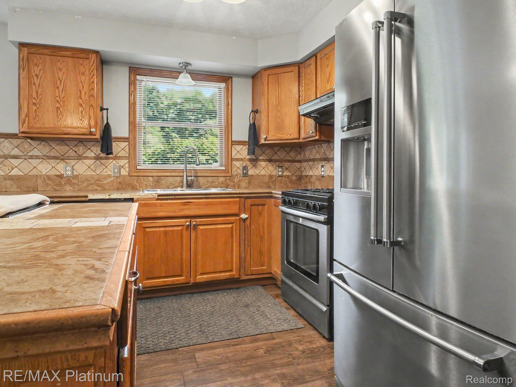 3215 Rafferty Drive Howell, MI 48843 - Photo 2 of 35 010_file_7807.jpg