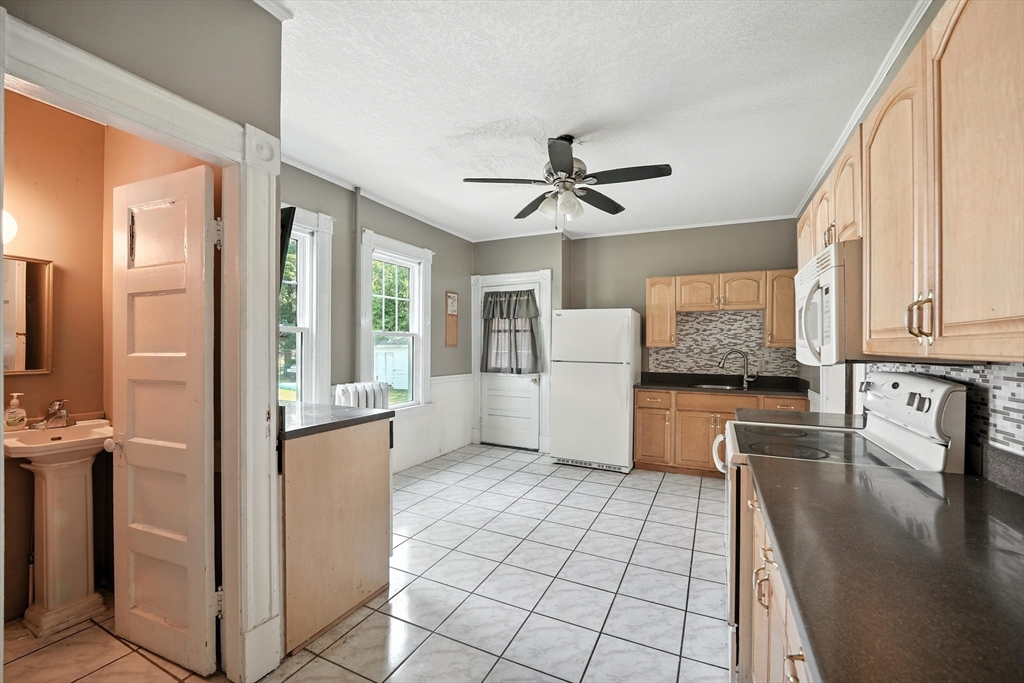 36 Maple Terrace West Springfield, MA 01089 - Photo 18 of 33