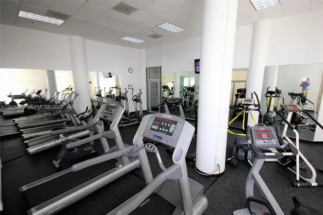 $5,300 | Millionaire's Row, Miami Beach, FL 33140