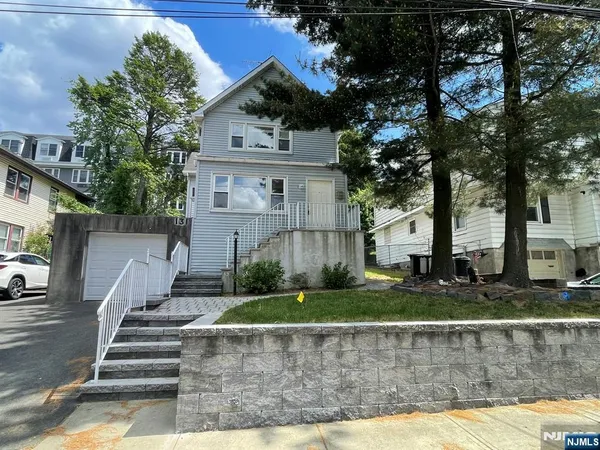 $2,600 | 131 Irving Street, Leonia, NJ 07605