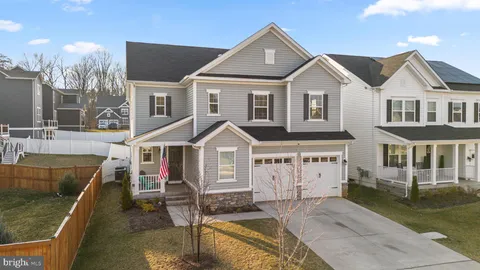 a view of front of house with a yard