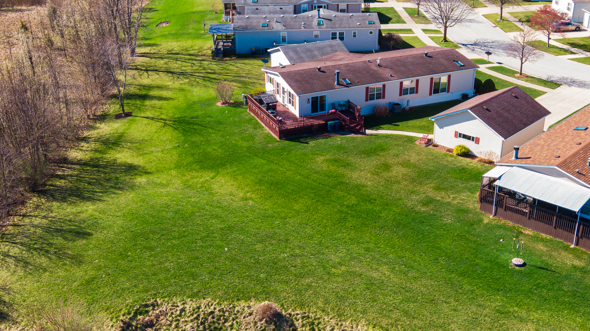 275 Tulip Circle Matteson, IL 60443 - Photo 40 of 44 an aerial view of a house with a garden