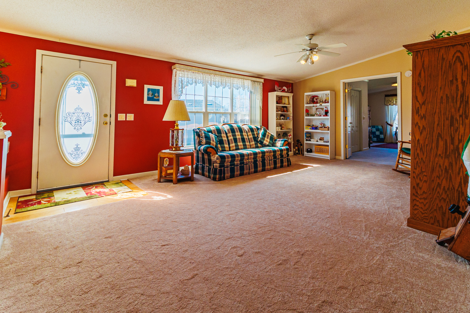 275 Tulip Circle Matteson, IL 60443 - Photo 5 of 44 a living room with furniture gym equipment and a large window