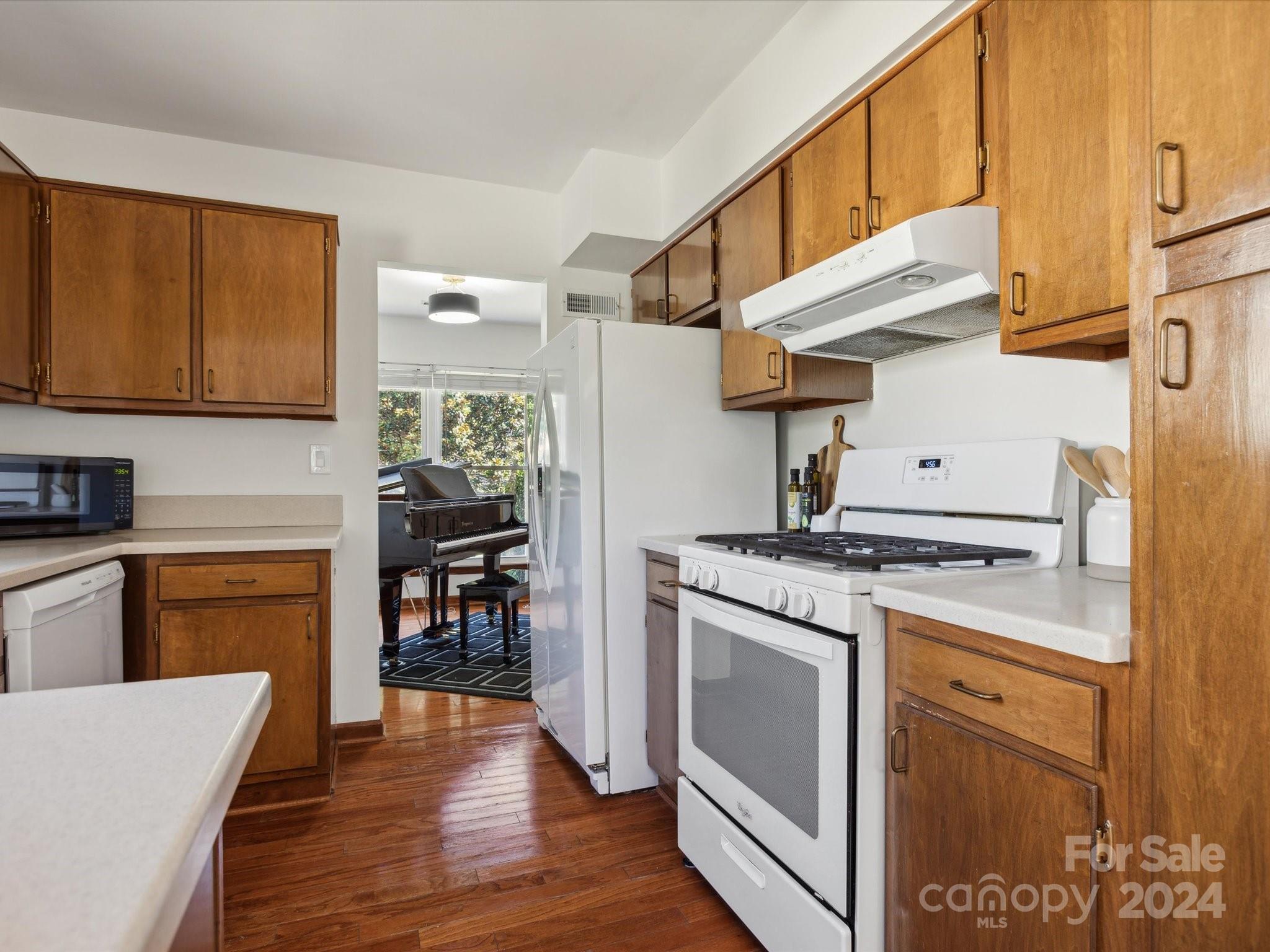 10039 Fairway Ridge Road Charlotte, NC 28277 - Photo 19 of 28 a kitchen with stainless steel appliances granite countertop a stove and a refrigerator