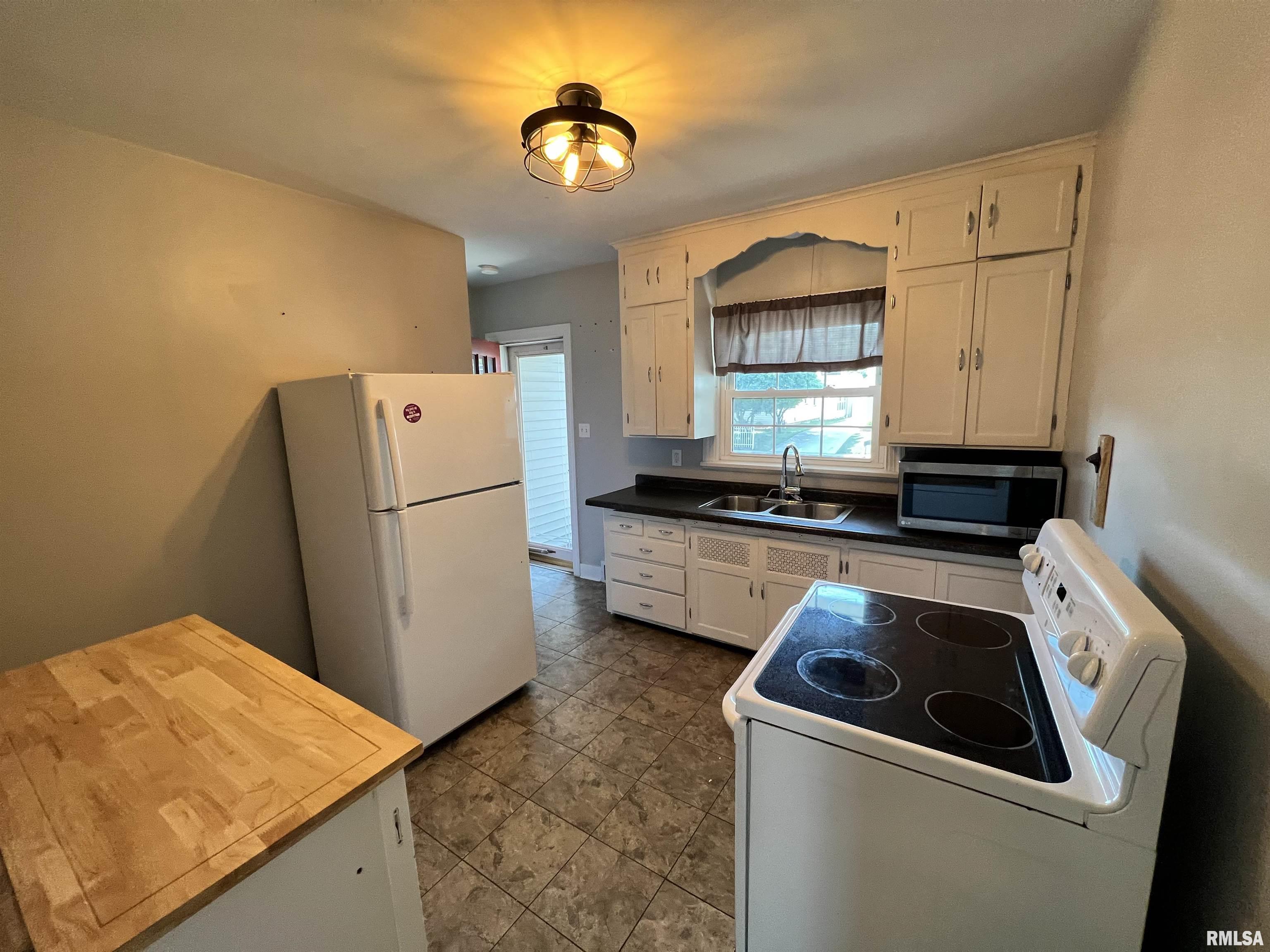 1423 West Circle Road Peoria, IL 61604 - Photo 13 of 32 Gallery Image 13