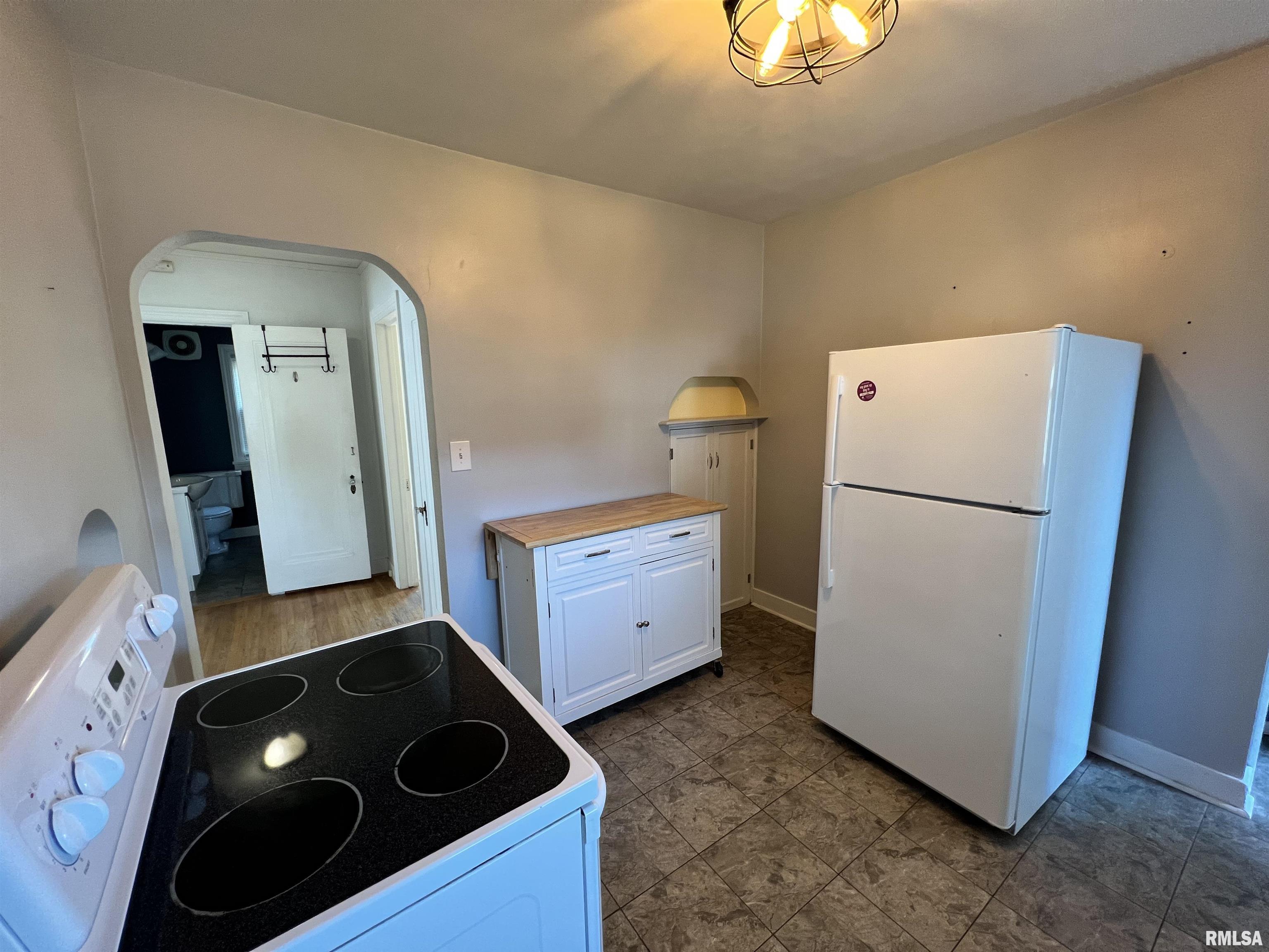 1423 West Circle Road Peoria, IL 61604 - Photo 14 of 32 Gallery Image 14