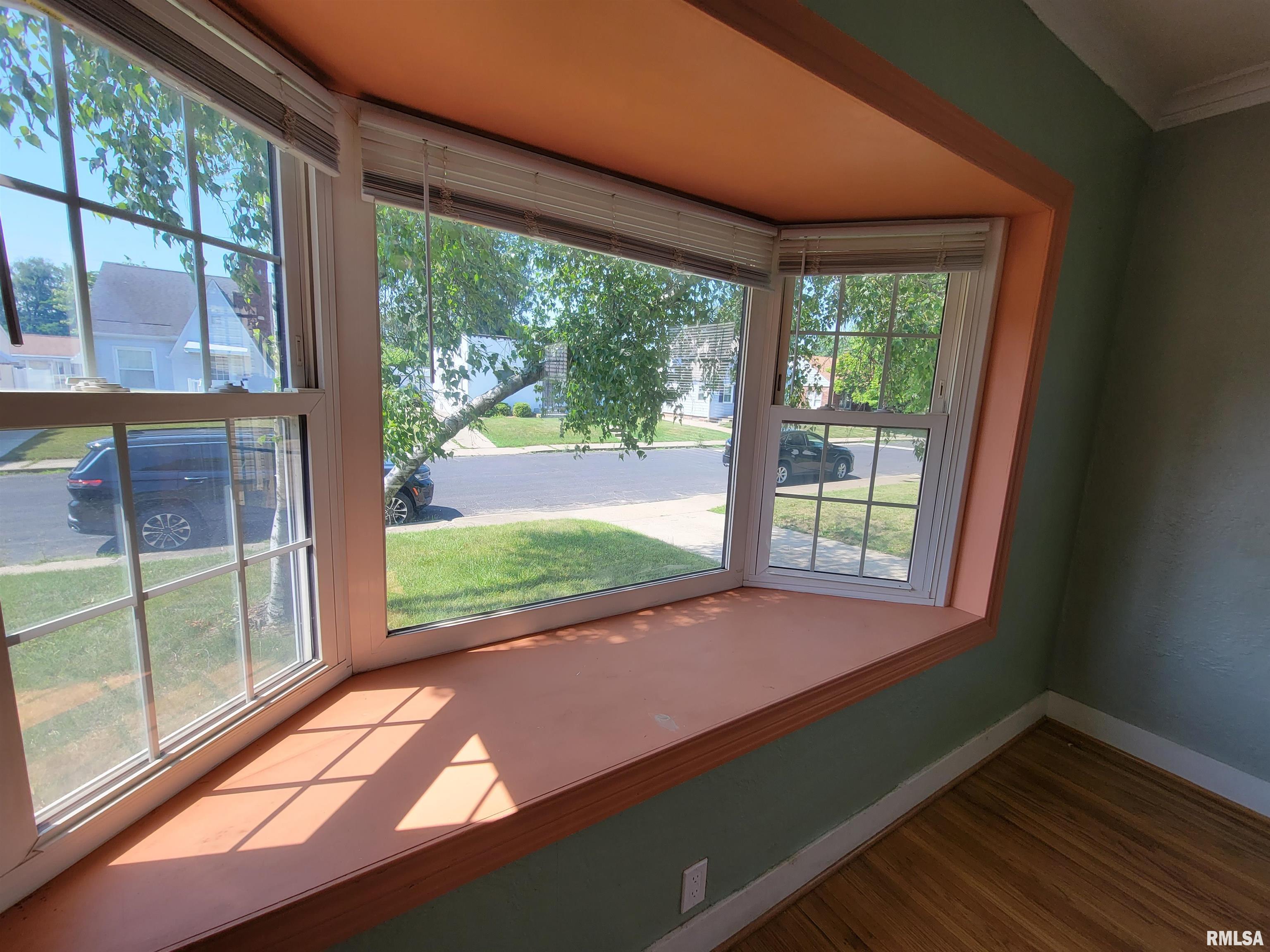 1423 West Circle Road Peoria, IL 61604 - Photo 2 of 32 Gallery Image 2