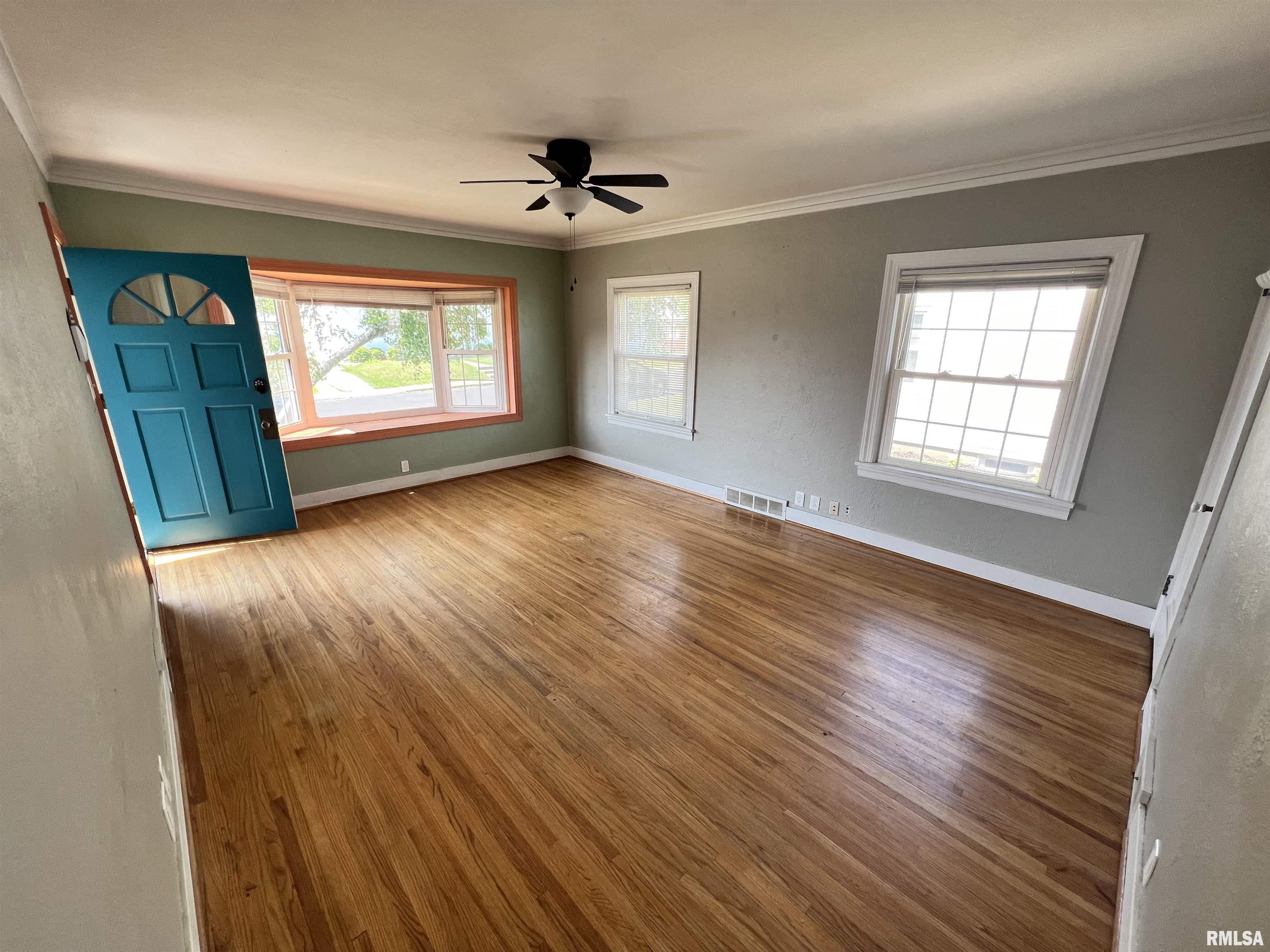 1423 West Circle Road Peoria, IL 61604 - Photo 3 of 32 Gallery Image 3