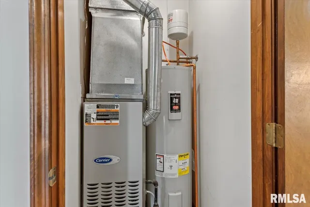 $239,000 | 2417 East Lake Shore Drive, Taylorville, IL 62568