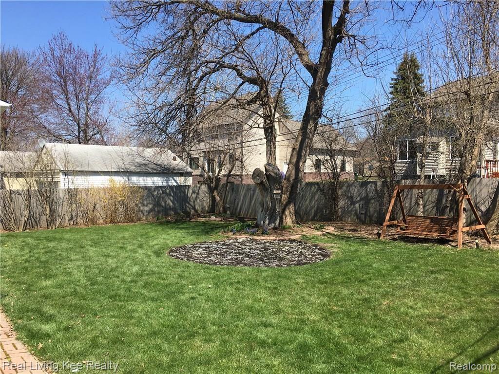 2981 Simpson Drive Rochester, MI 48309 - Photo 38 of 38 Back Yard.JPG