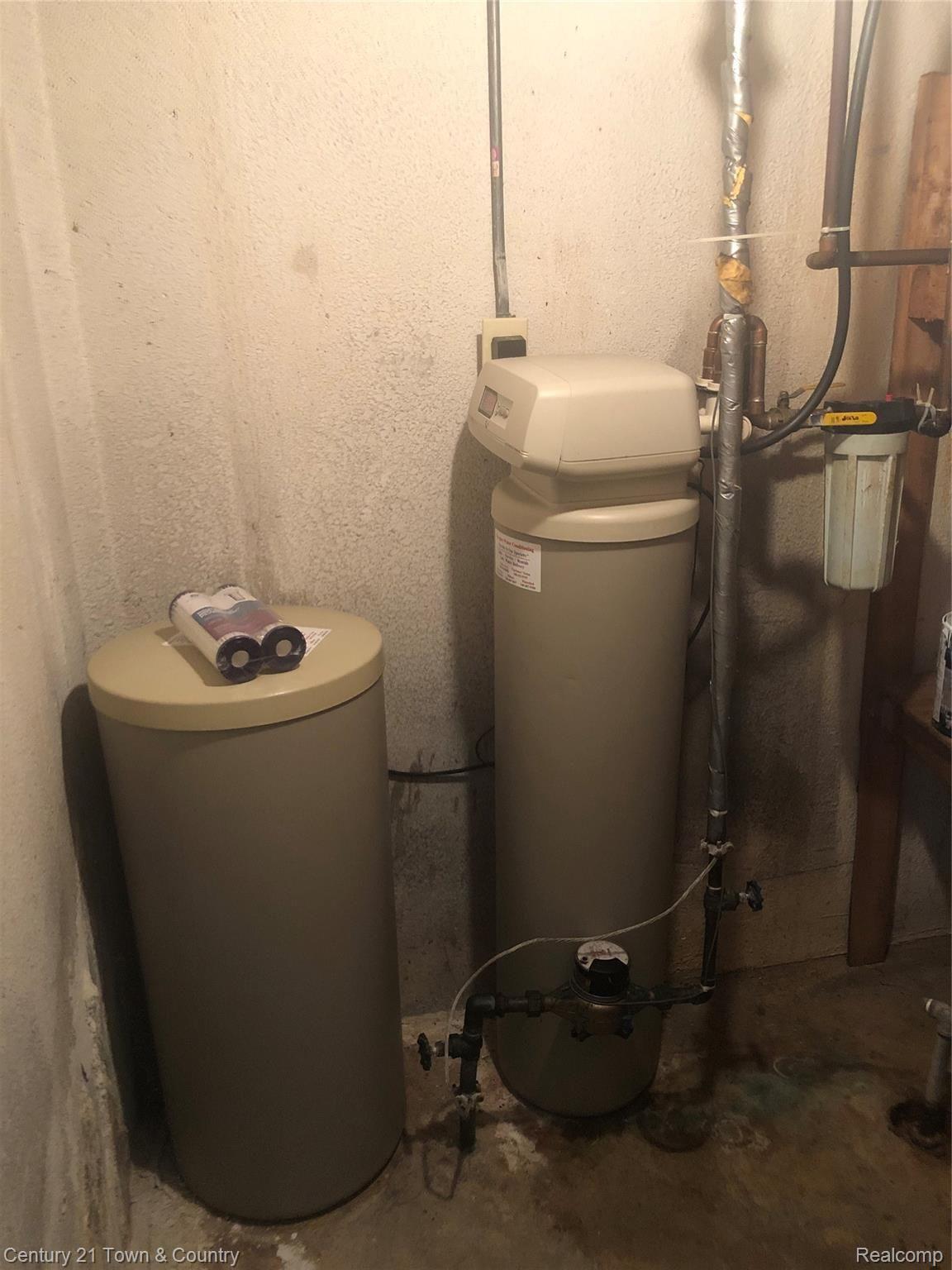 2017 Devonshire Road Bloomfield Hills, MI 48302 - Photo 40 of 43 Water softener is owned. Community well water is tested annually by the association.