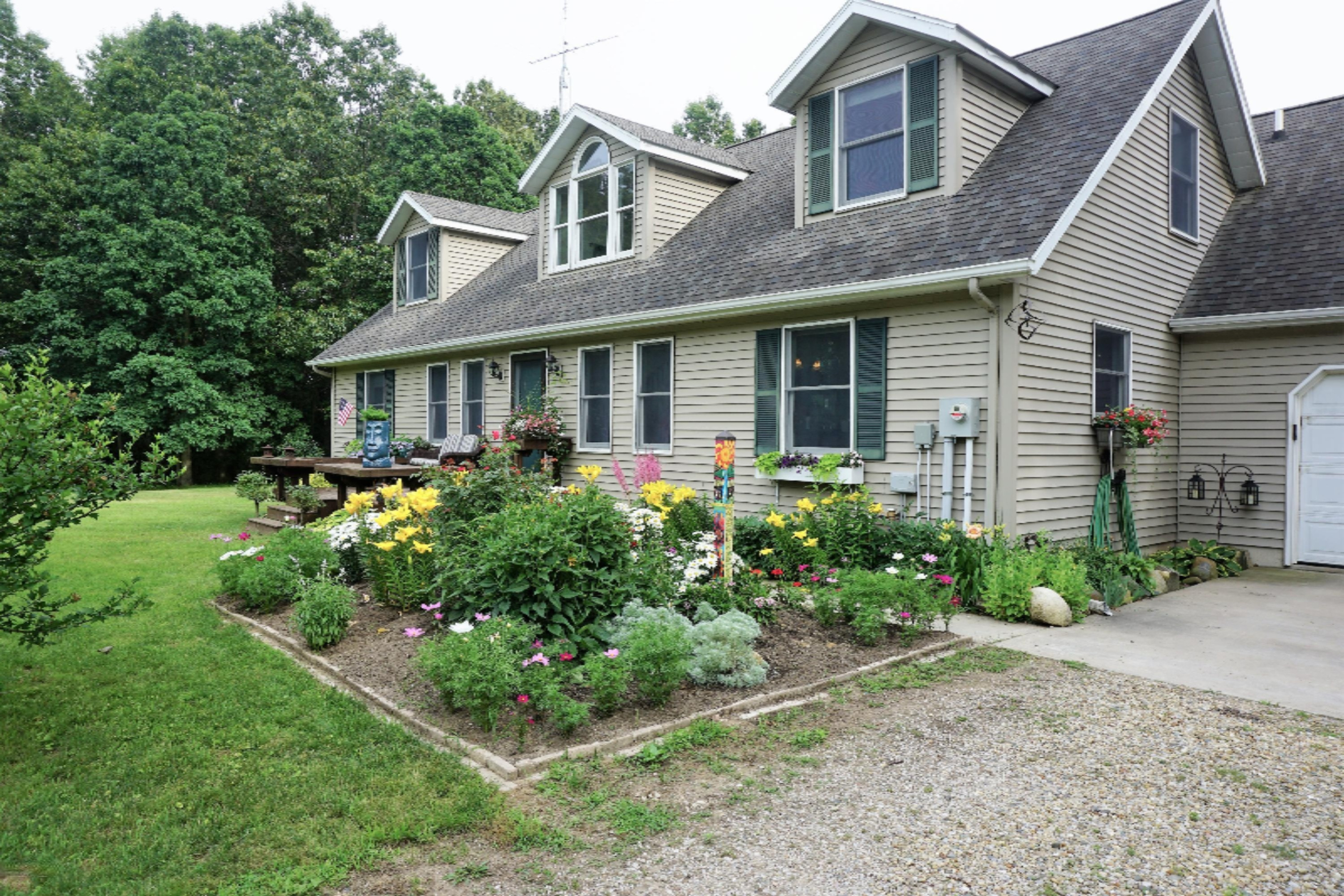 7130 Pine Road Benton Harbor, MI 49022 - Photo 5 of 109 DSC01843