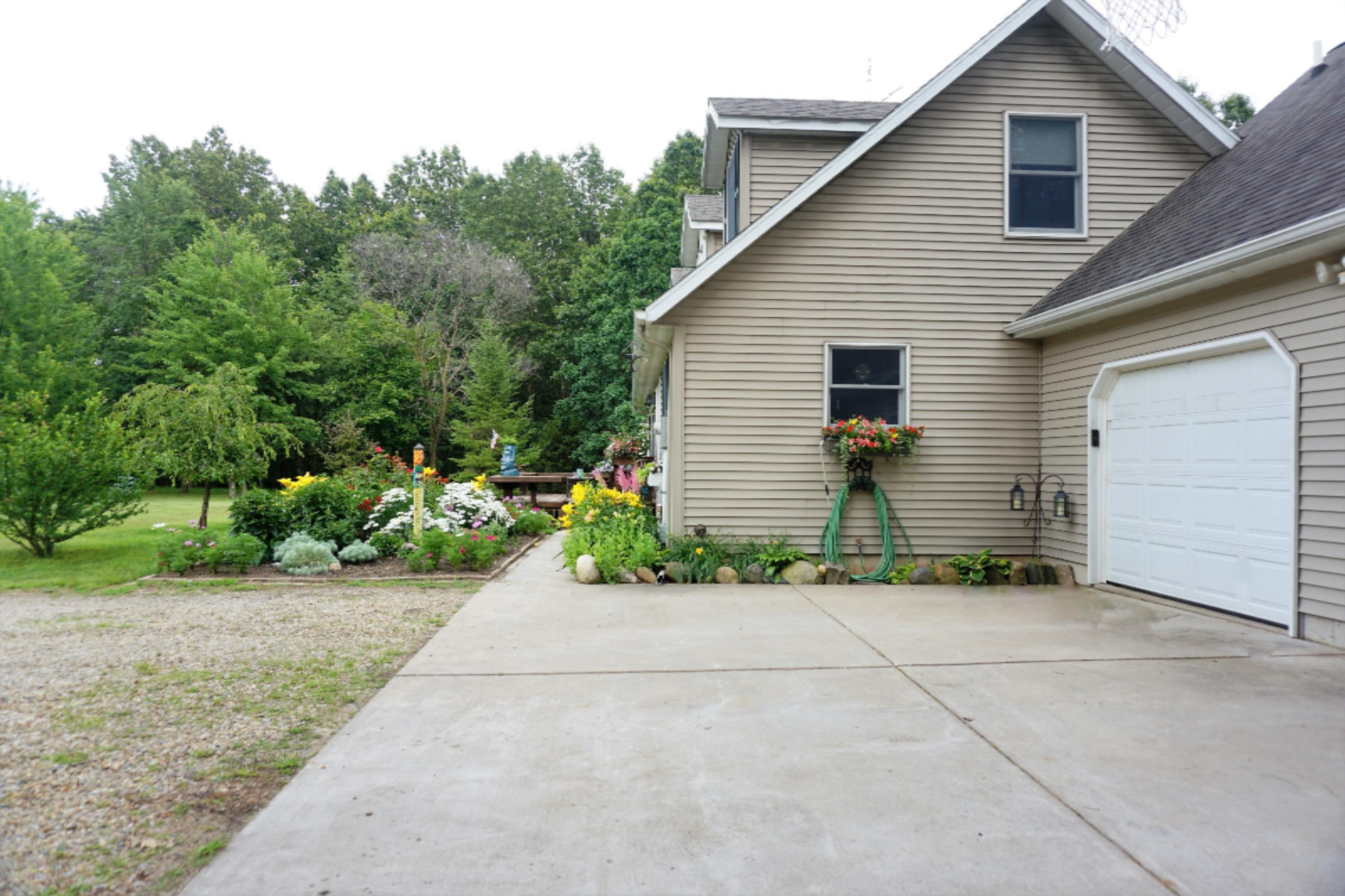7130 Pine Road Benton Harbor, MI 49022 - Photo 6 of 109 DSC01857