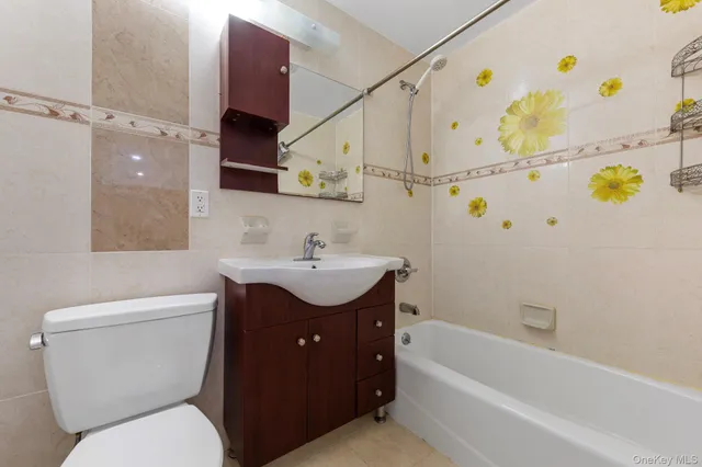 $1,090,000 | 37-20 Prince Street, Unit PHA | Downtown Flushing