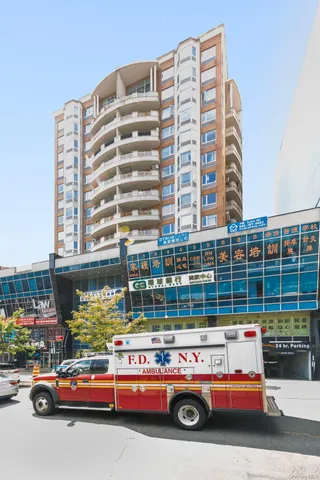 $1,090,000 | 37-20 Prince Street, Unit PHA | Downtown Flushing