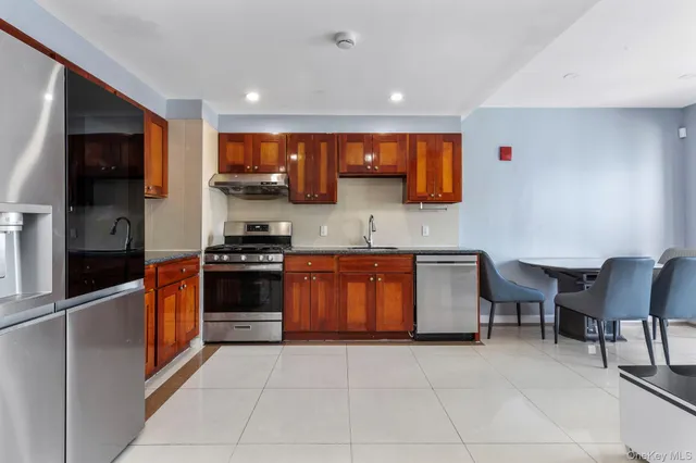 $1,090,000 | 37-20 Prince Street, Unit PHA | Downtown Flushing