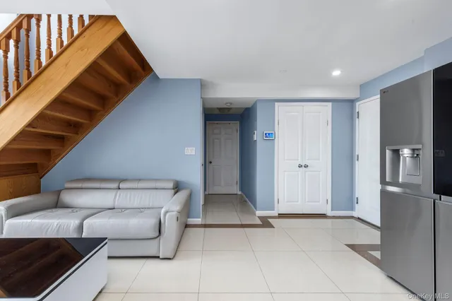 $1,090,000 | 37-20 Prince Street, Unit PHA | Downtown Flushing