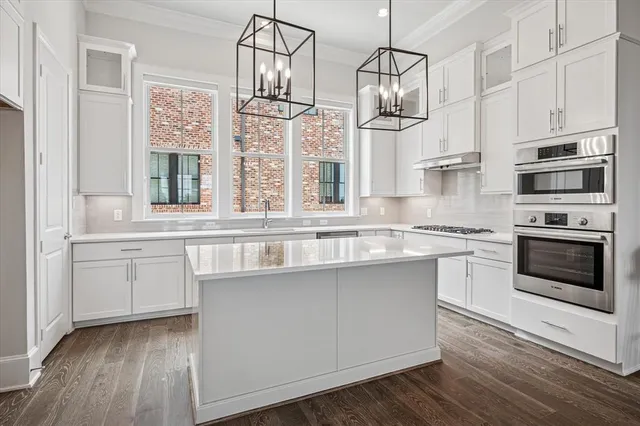 $805,000 | 4122 Belt Line Road, Addison, TX 75001