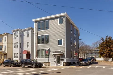 $845,000 | 17 Chestnut Avenue, Unit 3, Boston, MA 02130