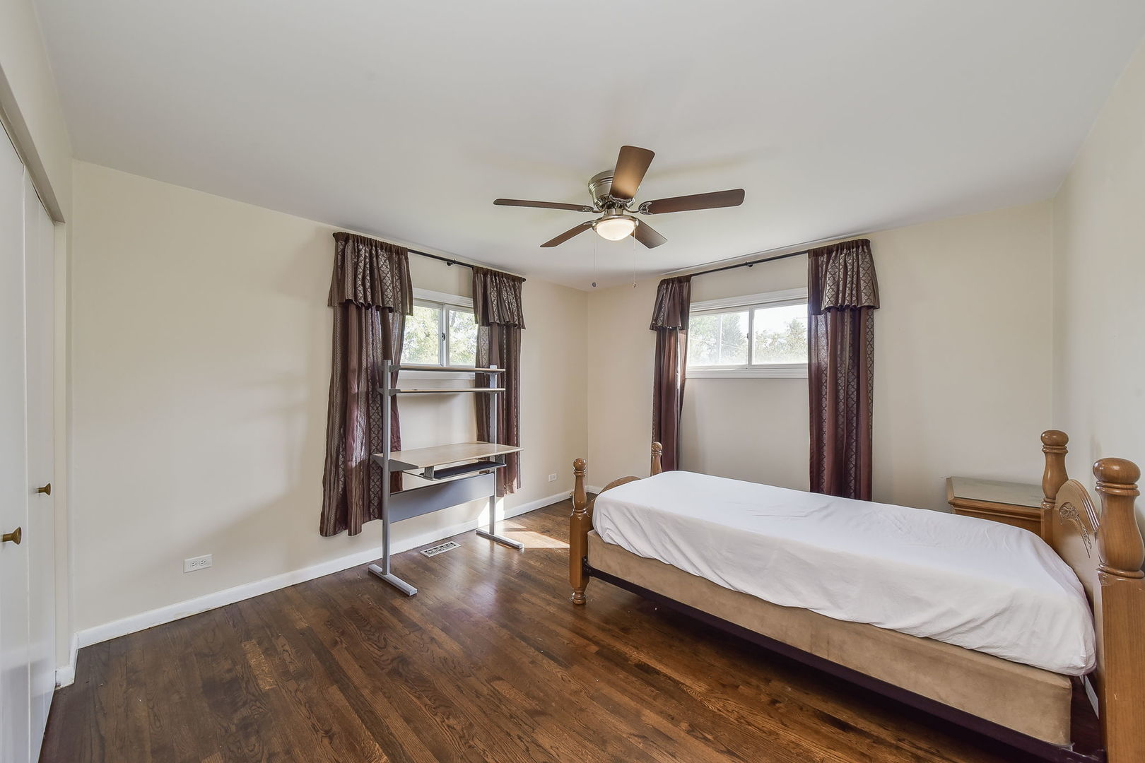 850 Ash Road Hoffman Estates, IL 60169 - Photo 12 of 16 a bedroom with a large bed and a window