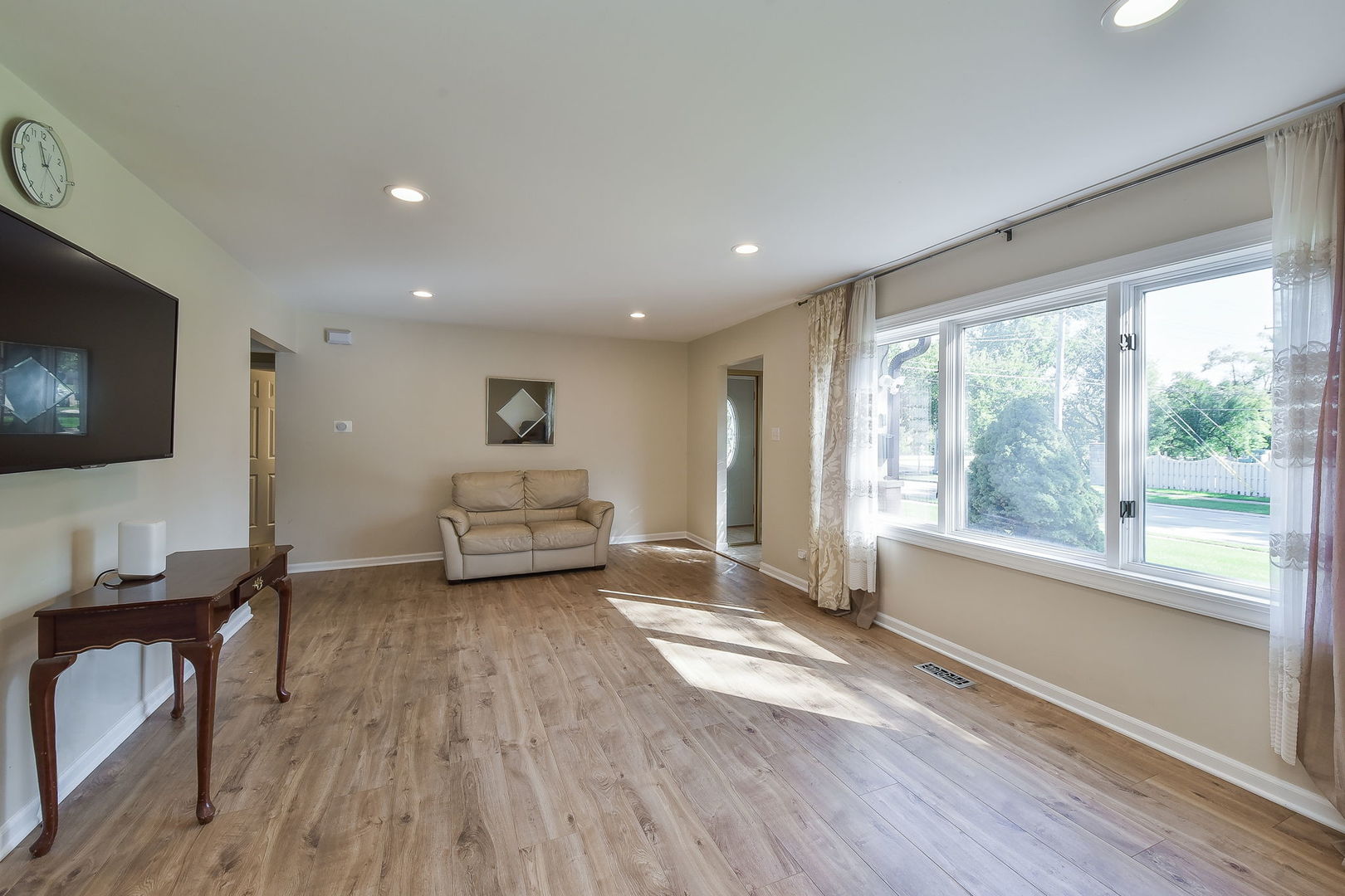 850 Ash Road Hoffman Estates, IL 60169 - Photo 2 of 16 a living room with furniture and a flat screen tv