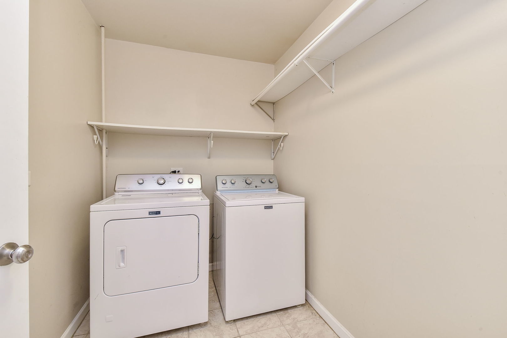 850 Ash Road Hoffman Estates, IL 60169 - Photo 9 of 16 a utility room with dryer and washer