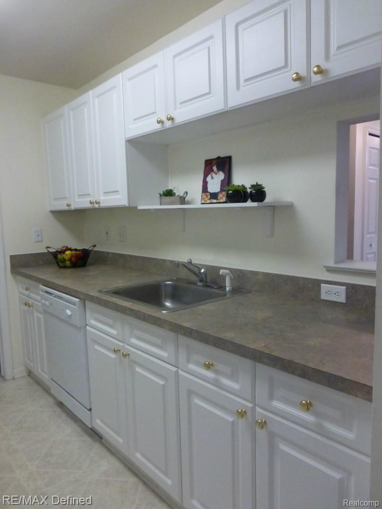 5351 Brookemonte Circle, Unit 321 Rochester, MI 48306 - Photo 4 of 21 2014-06-04 00.39