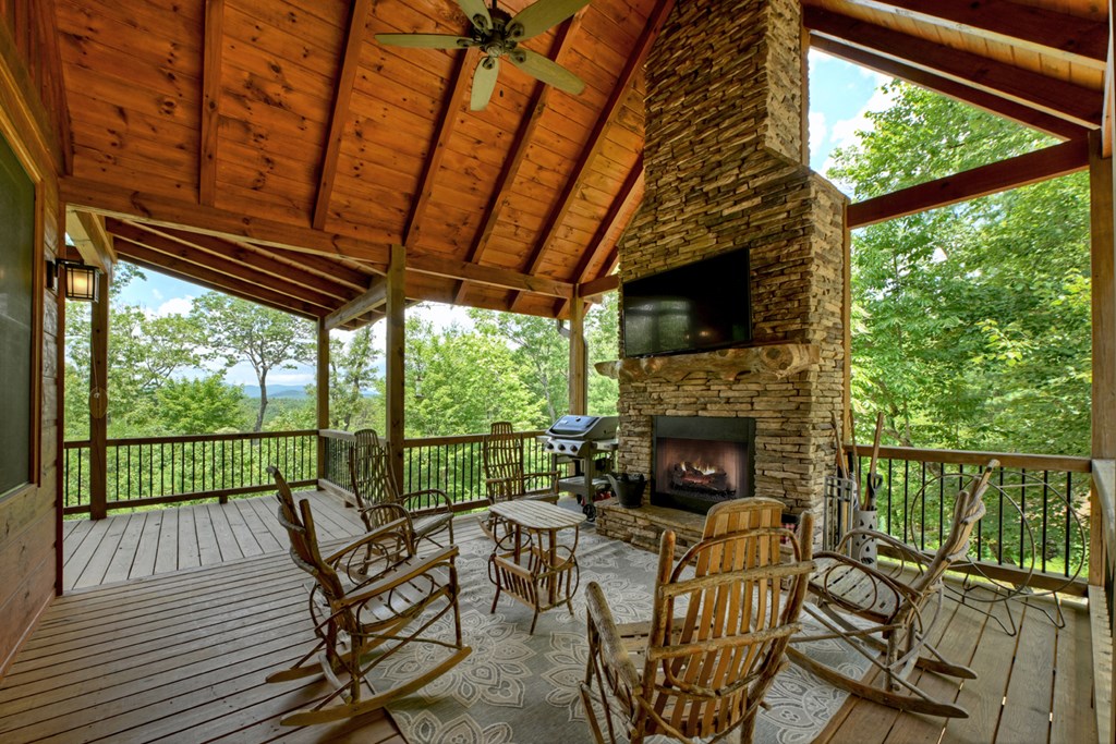 28 Aska Frst Trail Blue Ridge, GA 30513 - Photo 6 of 49