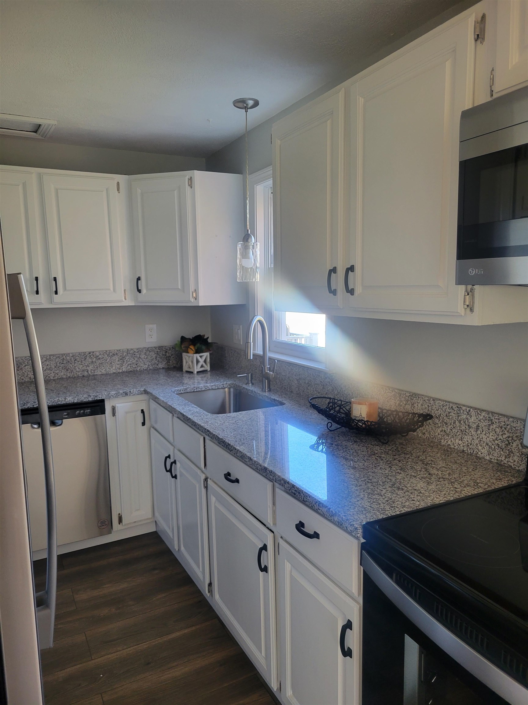 22 R Phillip Road Derry, NH 03038 - Photo 3 of 30