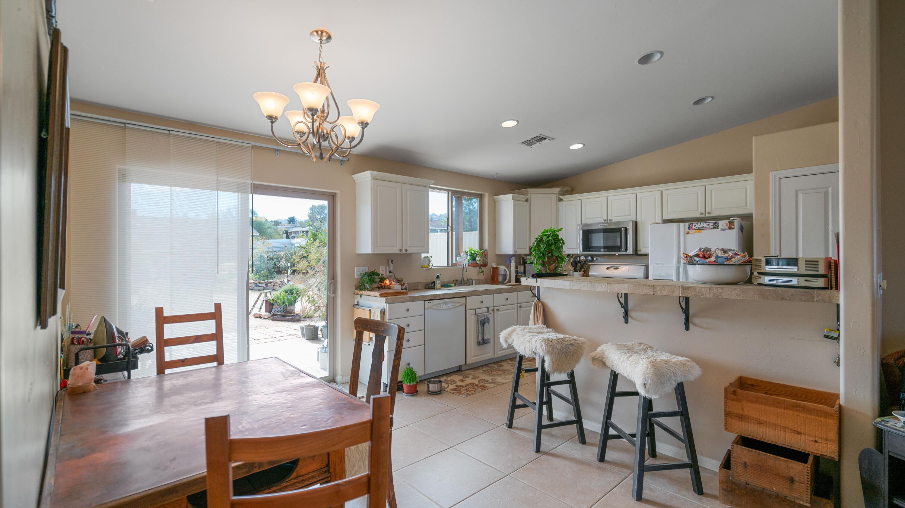61869 Grand View Circle Joshua Tree, CA 92252 - Photo 8 of 34 Dining room looking into kitchen