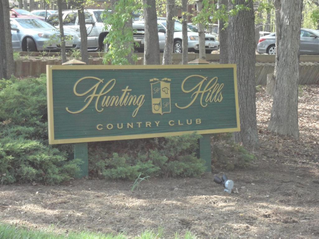 5554 Hunt Camp Road Roanoke, VA 24018 - Photo 4 of 14 Hunting Hills Country Club