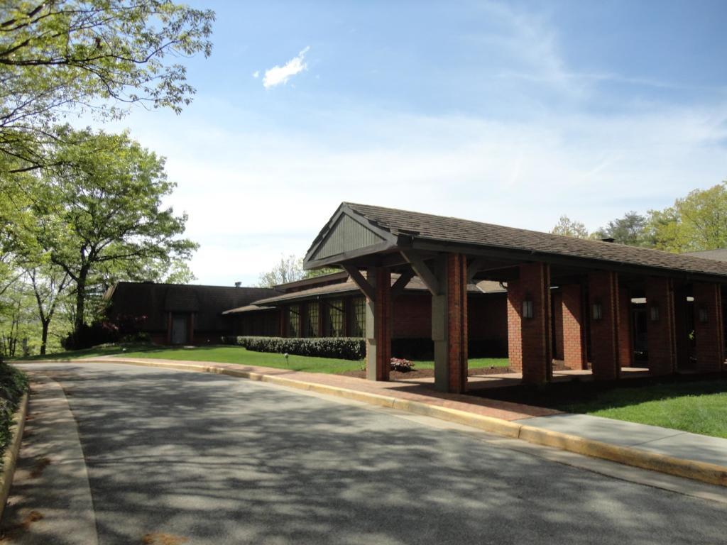 5554 Hunt Camp Road Roanoke, VA 24018 - Photo 5 of 14 Hunting Hills Country Club Entrance