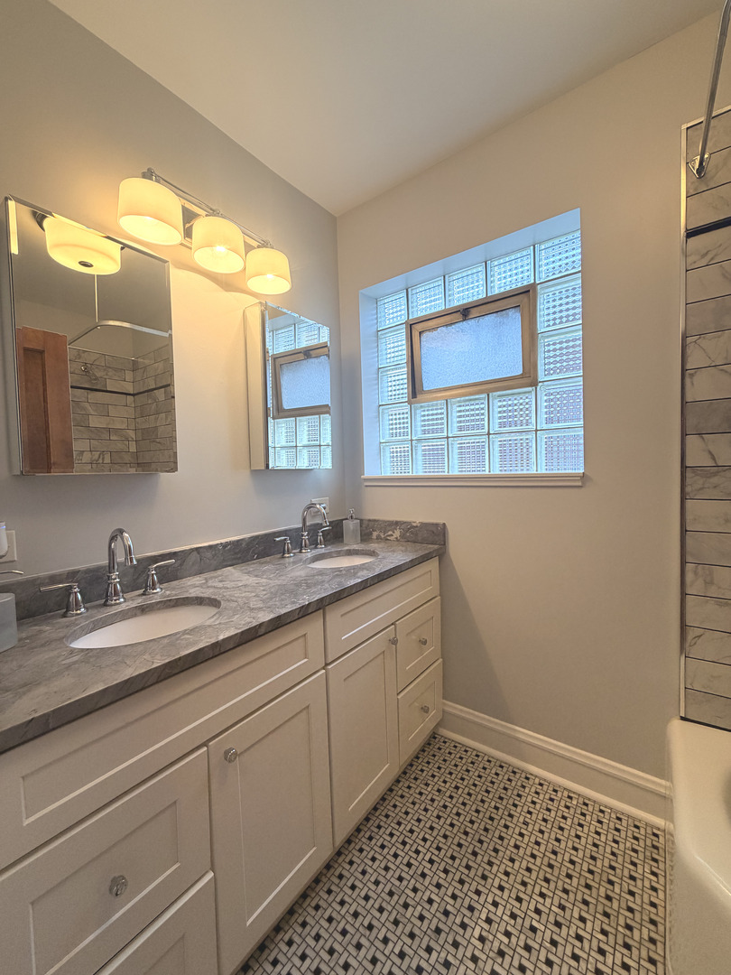 166 Akenside Road Riverside, IL 60546 - Photo 11 of 25 Gallery Image 11