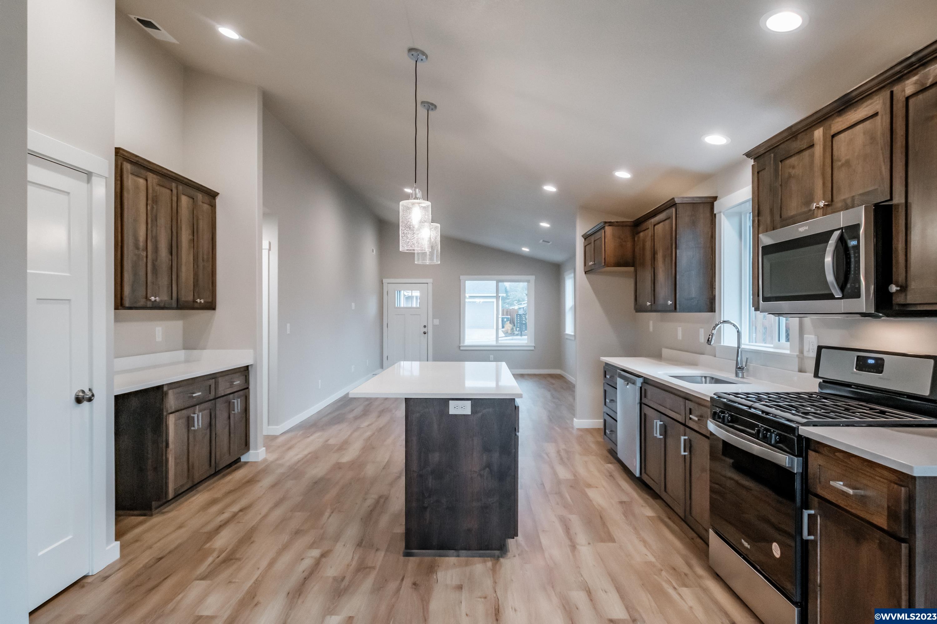 1622 Southwest Ellis Street Dallas, OR 97338 - Photo 9 of 35 Gallery Image 9