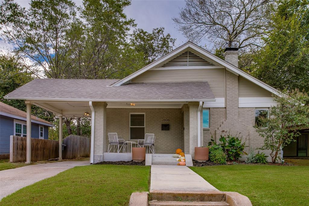 2606 West 12th Street Dallas, TX 75211 - Photo 2 of 36 a front view of house with yard and green space