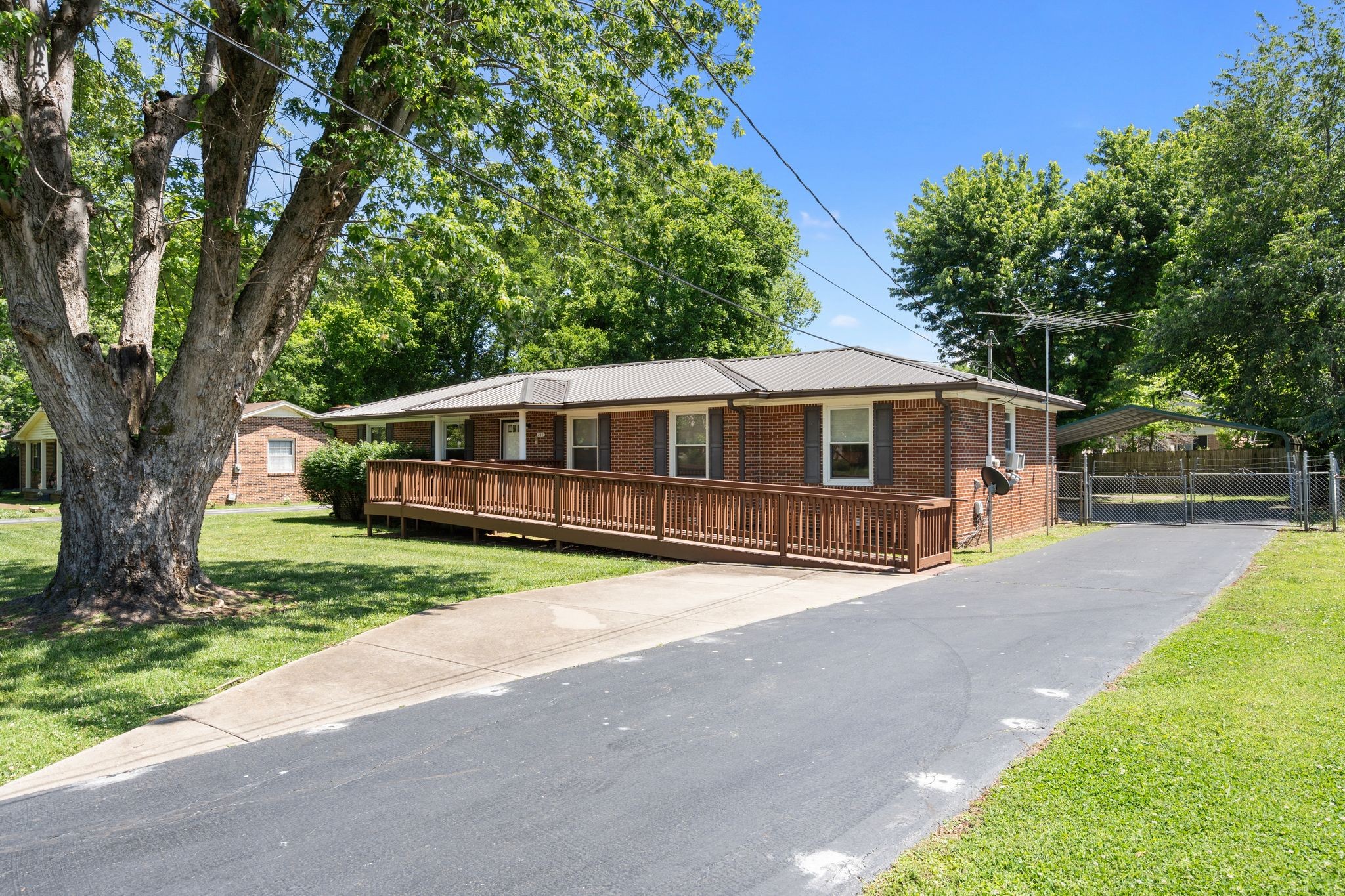 211 Stonewall Road Columbia, TN 38401 - Photo 2 of 37