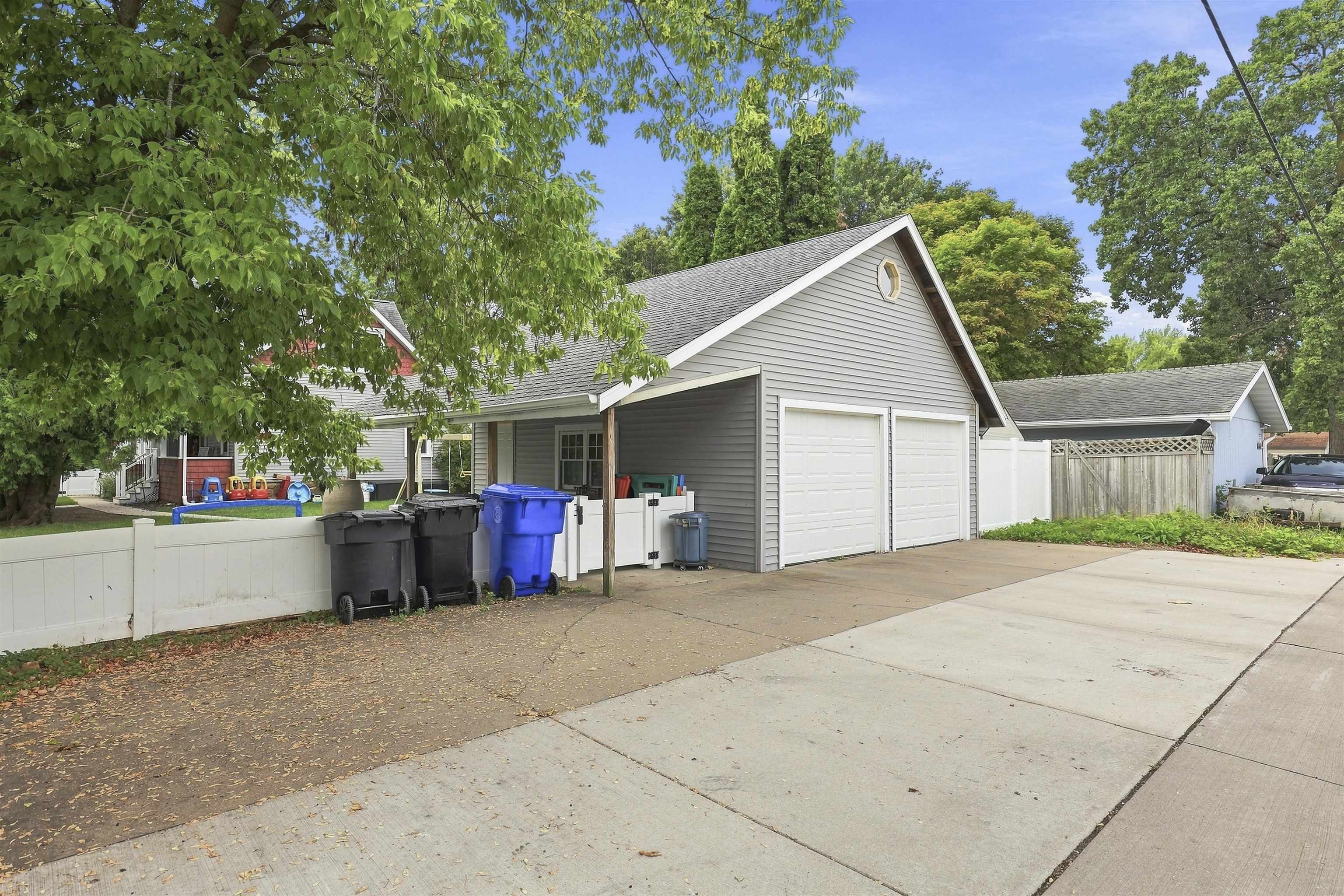 1102 West Lawrence Street Appleton, WI 54914 - Photo 25 of 26 Gallery Image 25