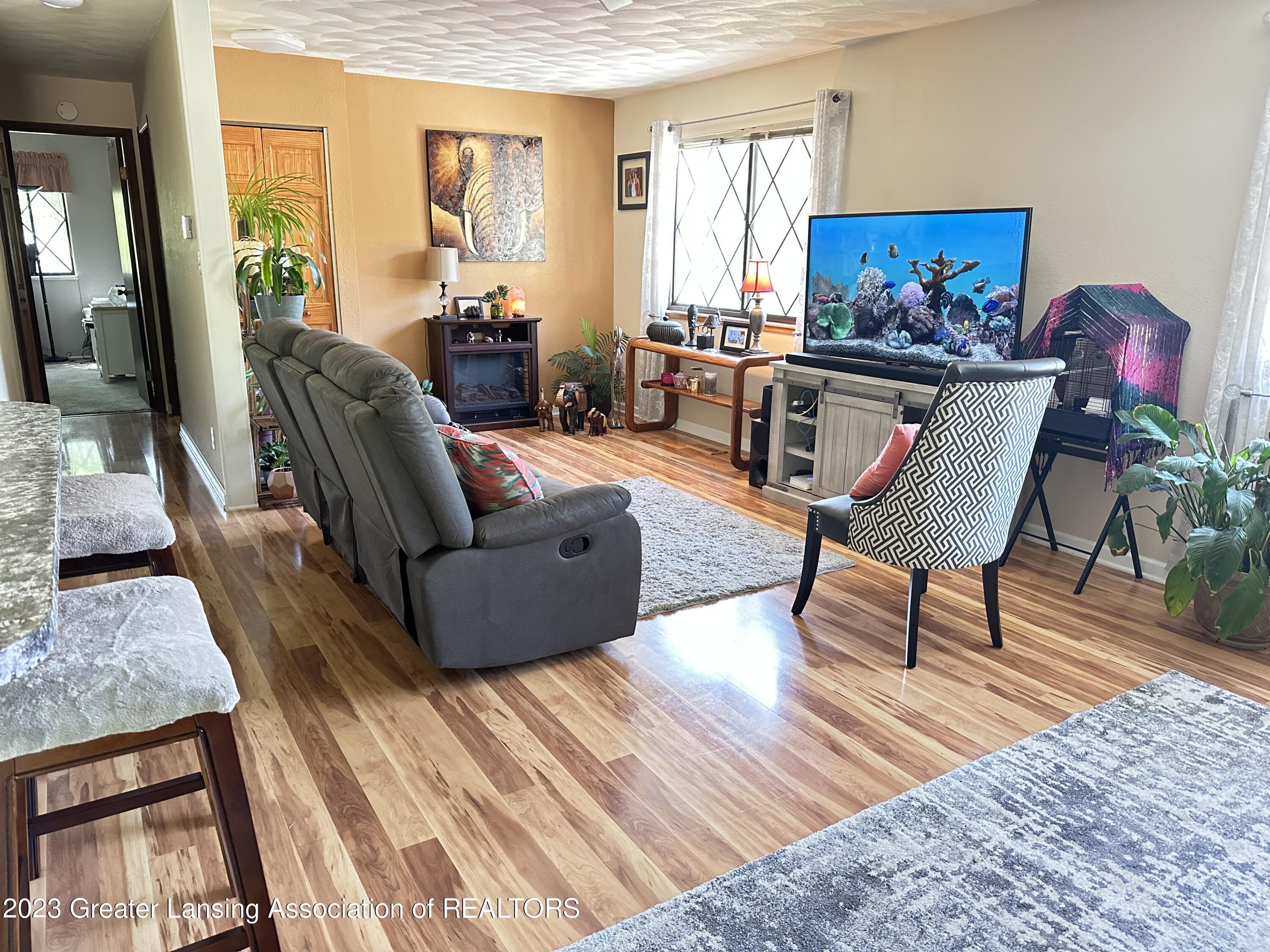 3918 Hunters Ridge Drive, Unit 3 Lansing, MI 48911 - Photo 5 of 21 IMG_5911