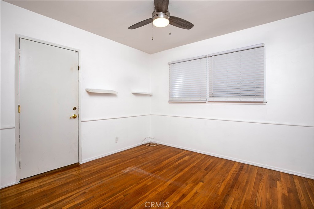 20748 Vose Street Winnetka, CA 91306 - Photo 13 of 26